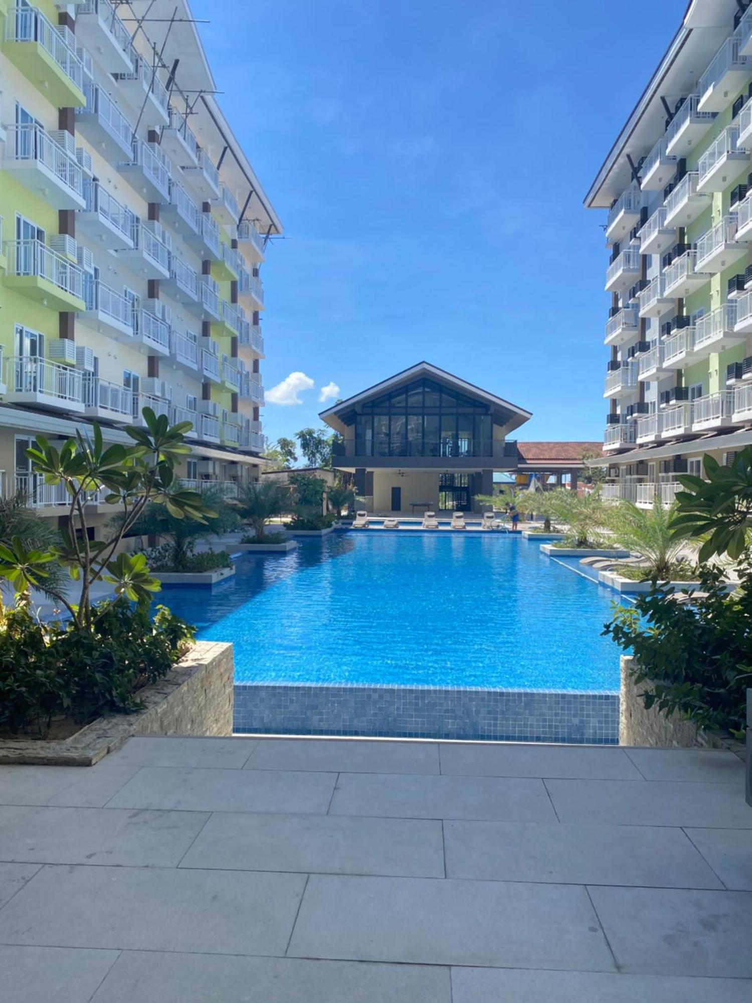 Seaview Amani Grand Resort Residences 3-5Mins From Airport Мактан Екстер'єр фото